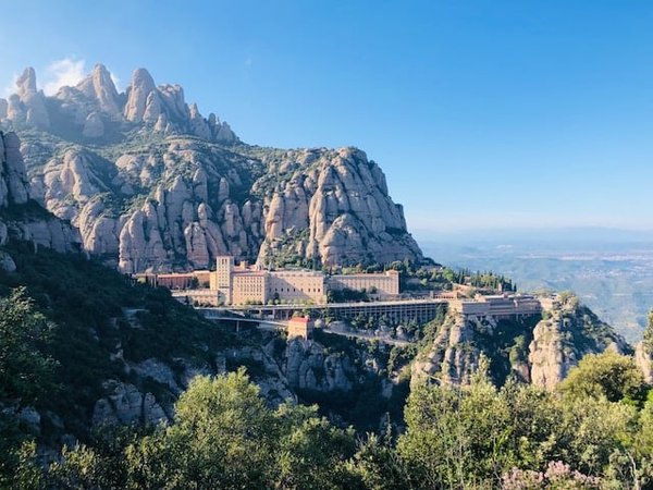 Montserrat: Histoire, nature et joies de l'aventure
